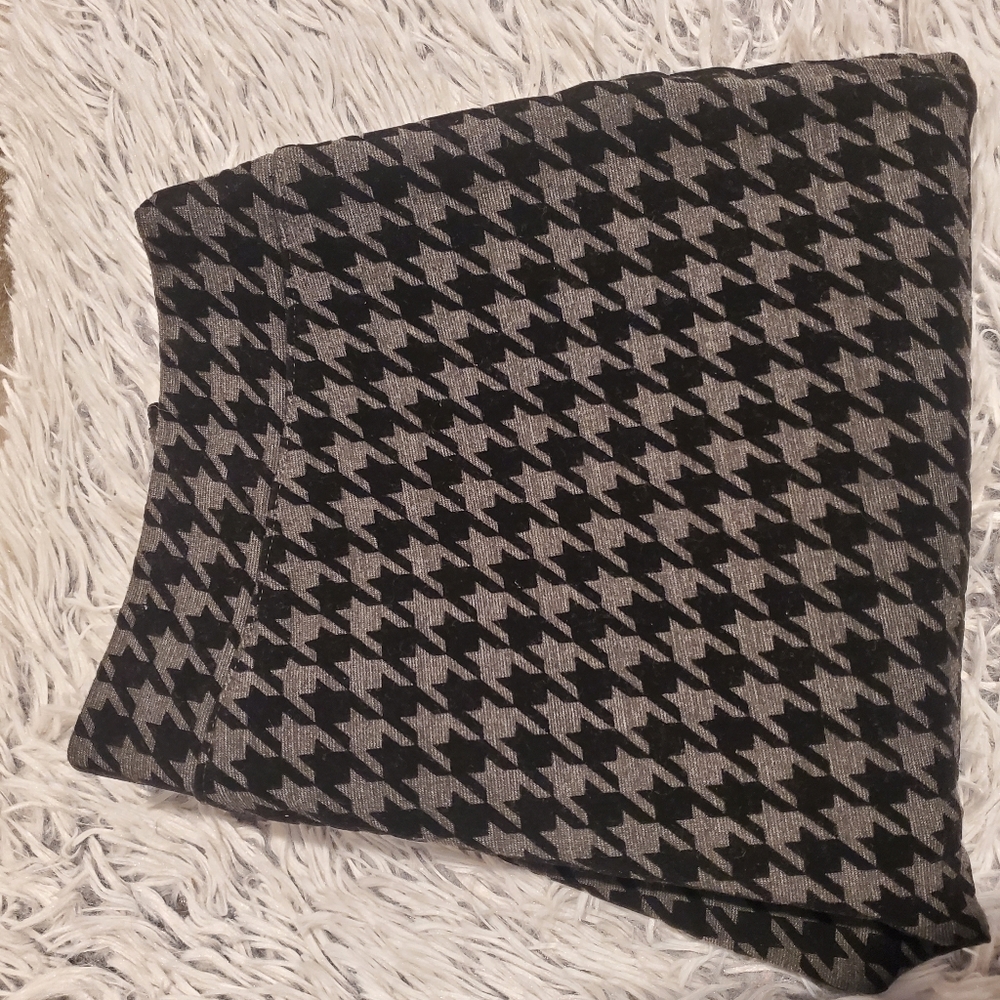 Pull on houndstooth pants SIZE 6